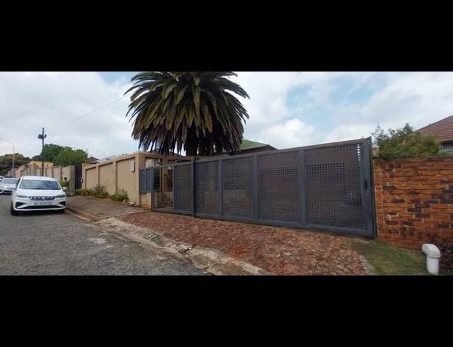 3 BEDROOM HOUSE FOR SALE IN KENSINGTON